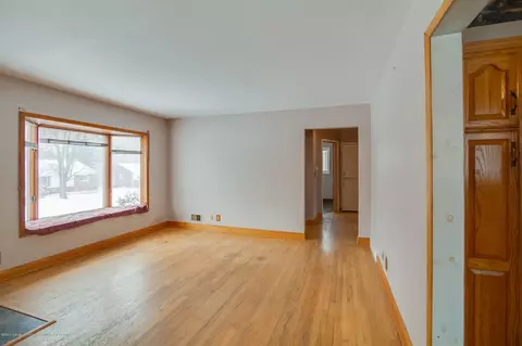 2121 Dillingham Ave, Lansing, MI 48906 photo 3
