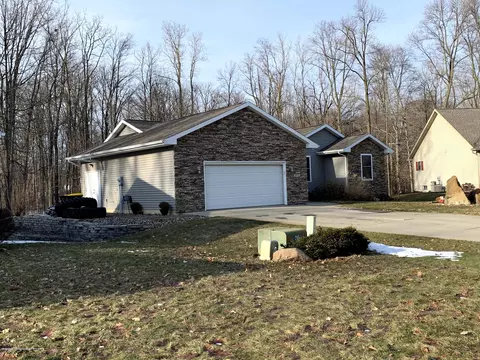 8773 Jacaranda Dr, Dimondale, MI 48821 photo 2