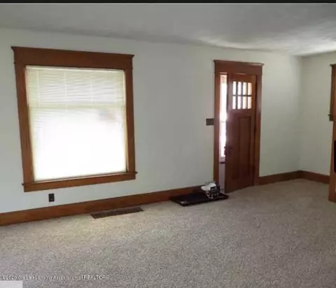 211 Black Ct, Lansing, MI 48906 photo 4