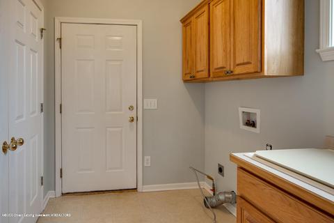 8632 Jacaranda Dr, Dimondale, MI 48821 photo 9