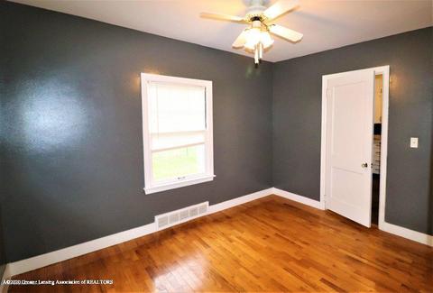 112 E Shaw St, Charlotte, MI 48813 photo 6