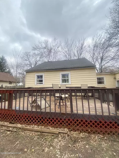 1018 Maycroft, Lansing, MI 48917 photo 3
