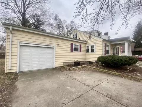 1018 Maycroft, Lansing, MI 48917 photo 2
