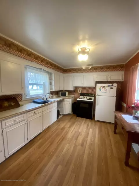 1018 Maycroft, Lansing, MI 48917 photo 7