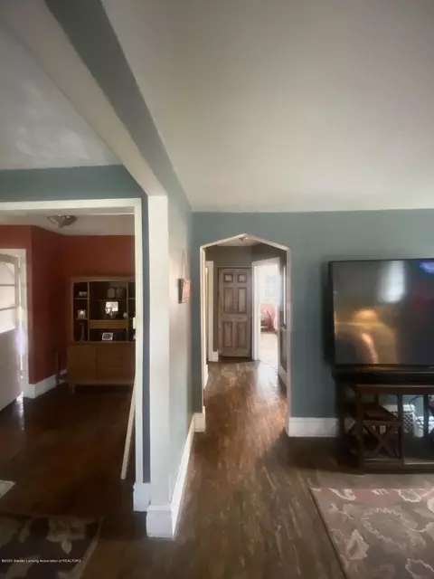 1018 Maycroft, Lansing, MI 48917 photo 9
