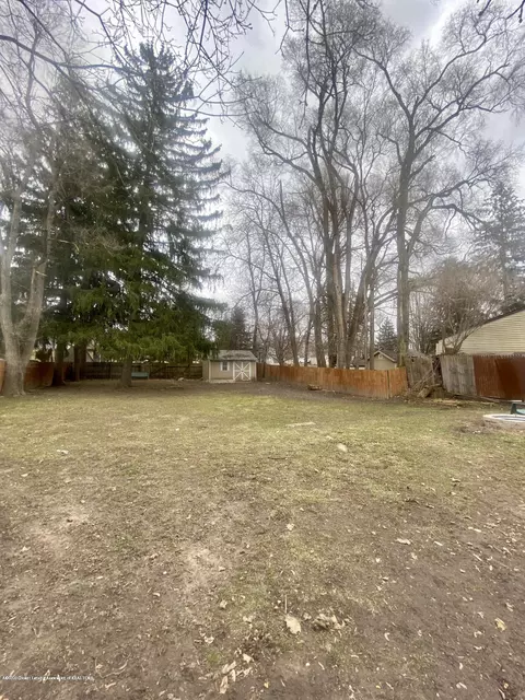 1018 Maycroft, Lansing, MI 48917 photo 4