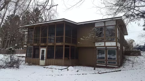 314 Brown St, Belding, MI 48809 photo 2