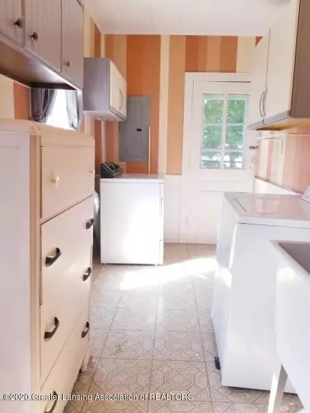 402 White St, Williamston, MI 48895 photo 12