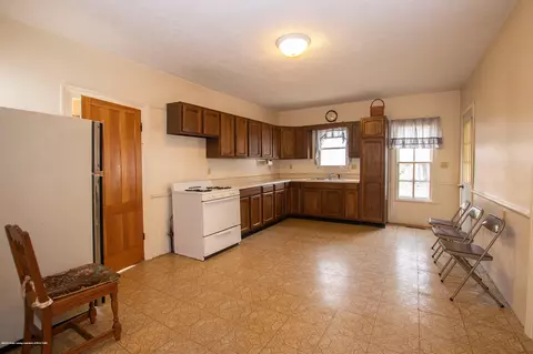 402 White St, Williamston, MI 48895 photo 2