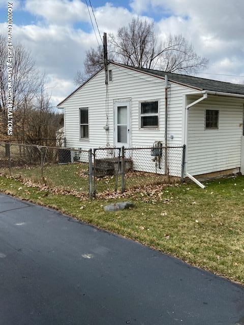5682 Clark Rd, Bath, MI 48808 photo 3