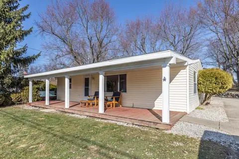907 Pine St, Dewitt, MI 48820 photo 2