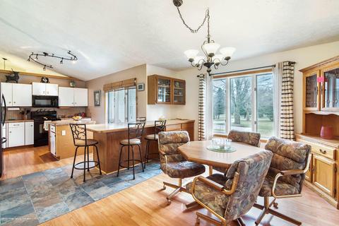 13520 S Bauer Rd, Eagle, MI 48822 photo 8