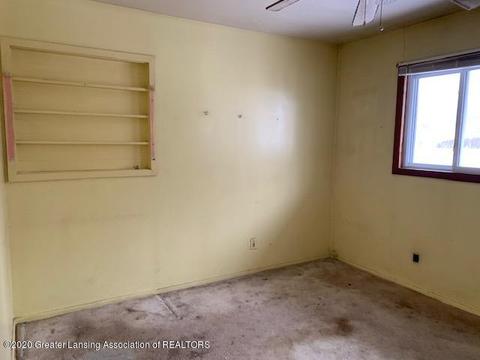 805 E King St, Owosso, MI 48867 photo 4