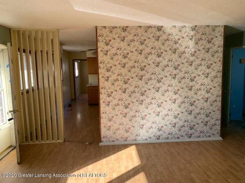 805 E King St, Owosso, MI 48867 photo 2
