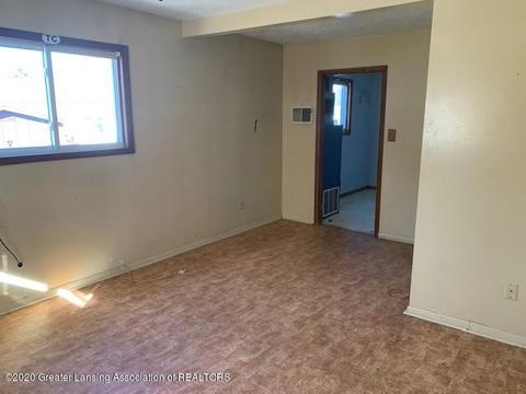 805 E King St, Owosso, MI 48867 photo 10