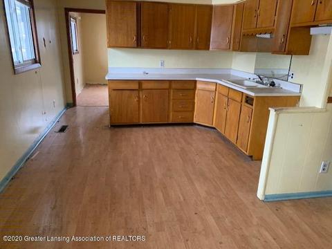805 E King St, Owosso, MI 48867 photo 3