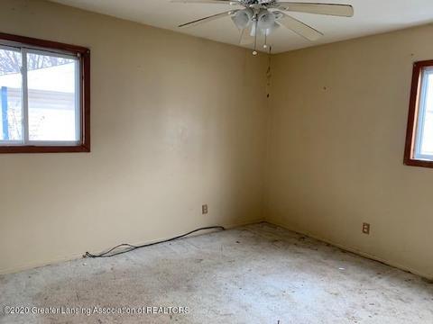 805 E King St, Owosso, MI 48867 photo 5