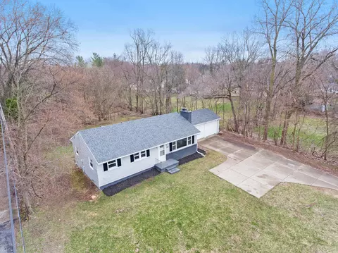 2841 Aurelius Rd, Lansing, MI 48910 photo 3