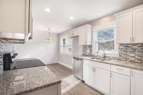 2841 Aurelius Rd, Lansing, MI 48910 photo 11