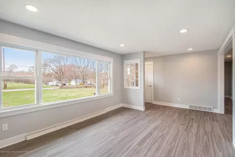 2841 Aurelius Rd, Lansing, MI 48910 photo 8