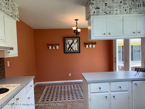 204 E Oak St, Saint Johns, MI 48879 photo 11