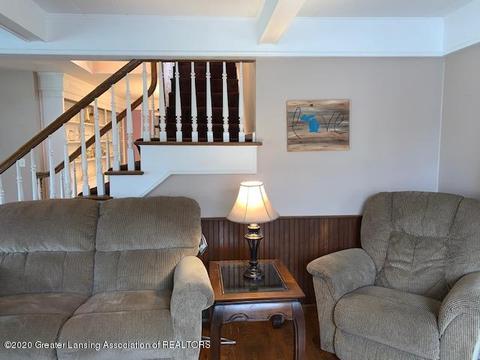 204 E Oak St, Saint Johns, MI 48879 photo 9