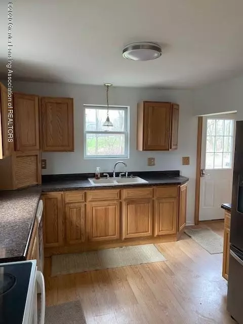 9800 W Herbison Rd, Eagle, MI 48822 photo 7