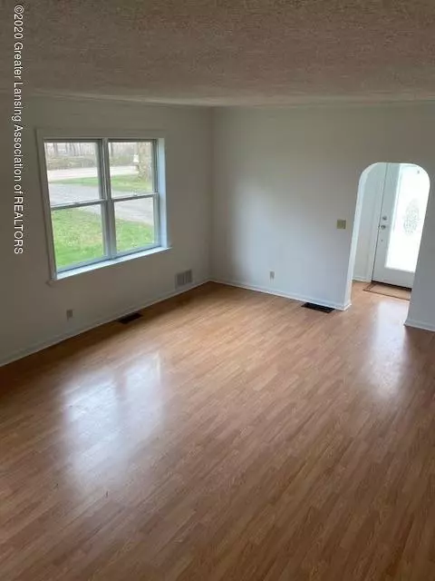 9800 W Herbison Rd, Eagle, MI 48822 photo 4