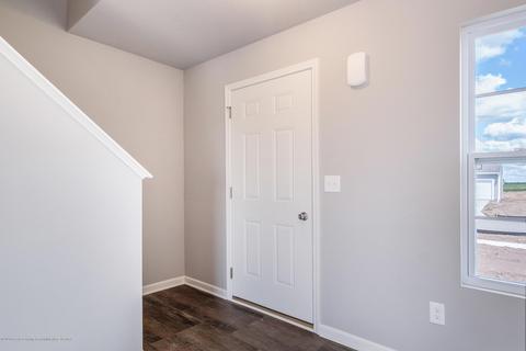 1124 River Oaks Dr, Dewitt, MI 48820 photo 2