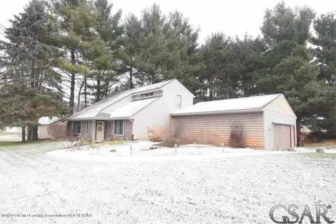 7733 Maple Ln, Owosso, MI 48867 photo 1