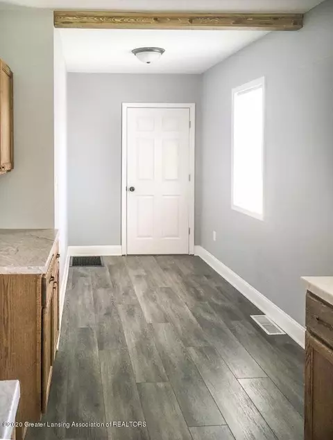 2205 Alpha St, Lansing, MI 48910 photo 7