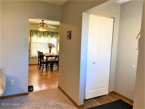 319 N Logan St, Dewitt, MI 48820 photo 4