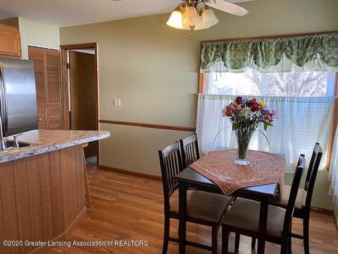 319 N Logan St, Dewitt, MI 48820 photo 8