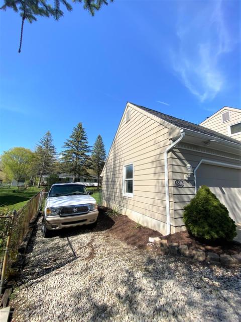 4846 Sutherland Dr, Holt, MI 48842 photo 2