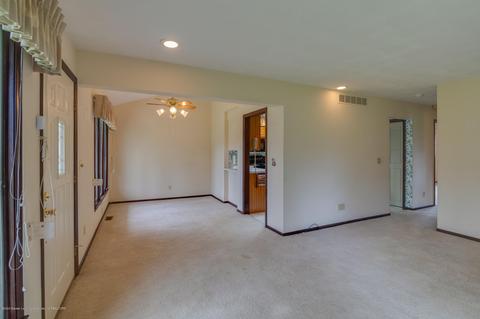 708 Turner St, Dewitt, MI 48820 photo 2