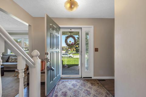 5575 Canoga Ln, Haslett, MI 48840 photo 4