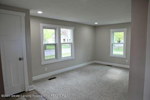 311 E Cavanaugh Rd, Lansing, MI 48910 photo 2