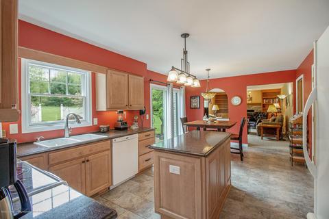 124 Spring Meadows Ln, Dewitt, MI 48820 photo 9