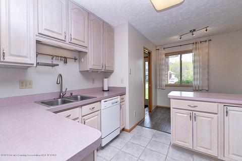 1526 Downing St, Haslett, MI 48840 photo 8