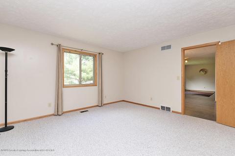 1526 Downing St, Haslett, MI 48840 photo 22