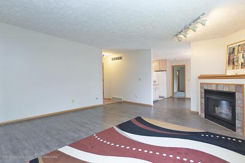 1526 Downing St, Haslett, MI 48840 photo 4