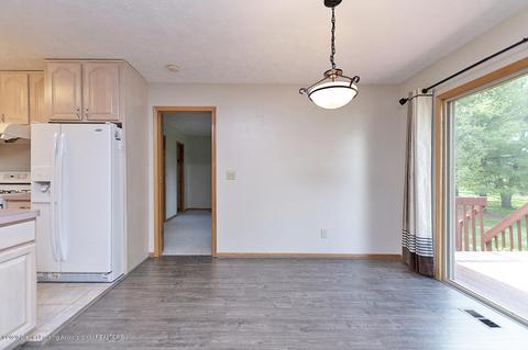 1526 Downing St, Haslett, MI 48840 photo 7