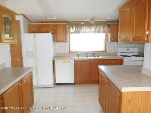 10050 Bond Rd, Dewitt, MI 48820 photo 2