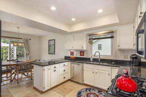 5516 Earliglow Ln, Haslett, MI 48840 photo 8