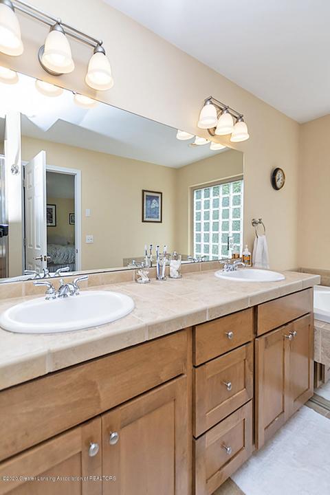 7852 Ashbrook Dr, Haslett, MI 48840 photo 22