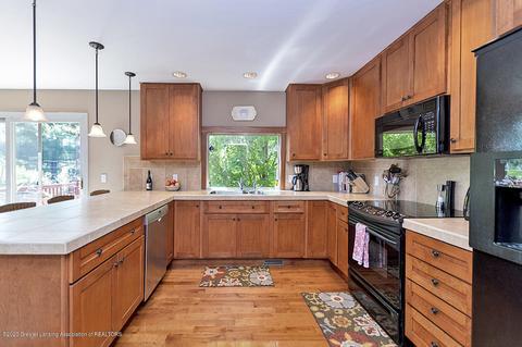 7852 Ashbrook Dr, Haslett, MI 48840 photo 12