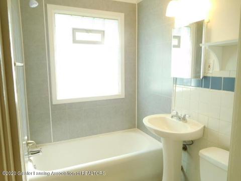 616 E Willard Ave, Lansing, MI 48910 photo 14