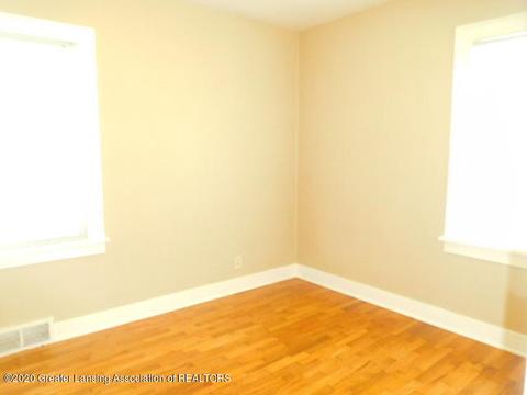 616 E Willard Ave, Lansing, MI 48910 photo 10