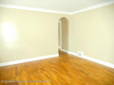 616 E Willard Ave, Lansing, MI 48910 photo 4