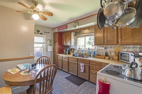 5614 Ann Dr, Bath, MI 48808 photo 3